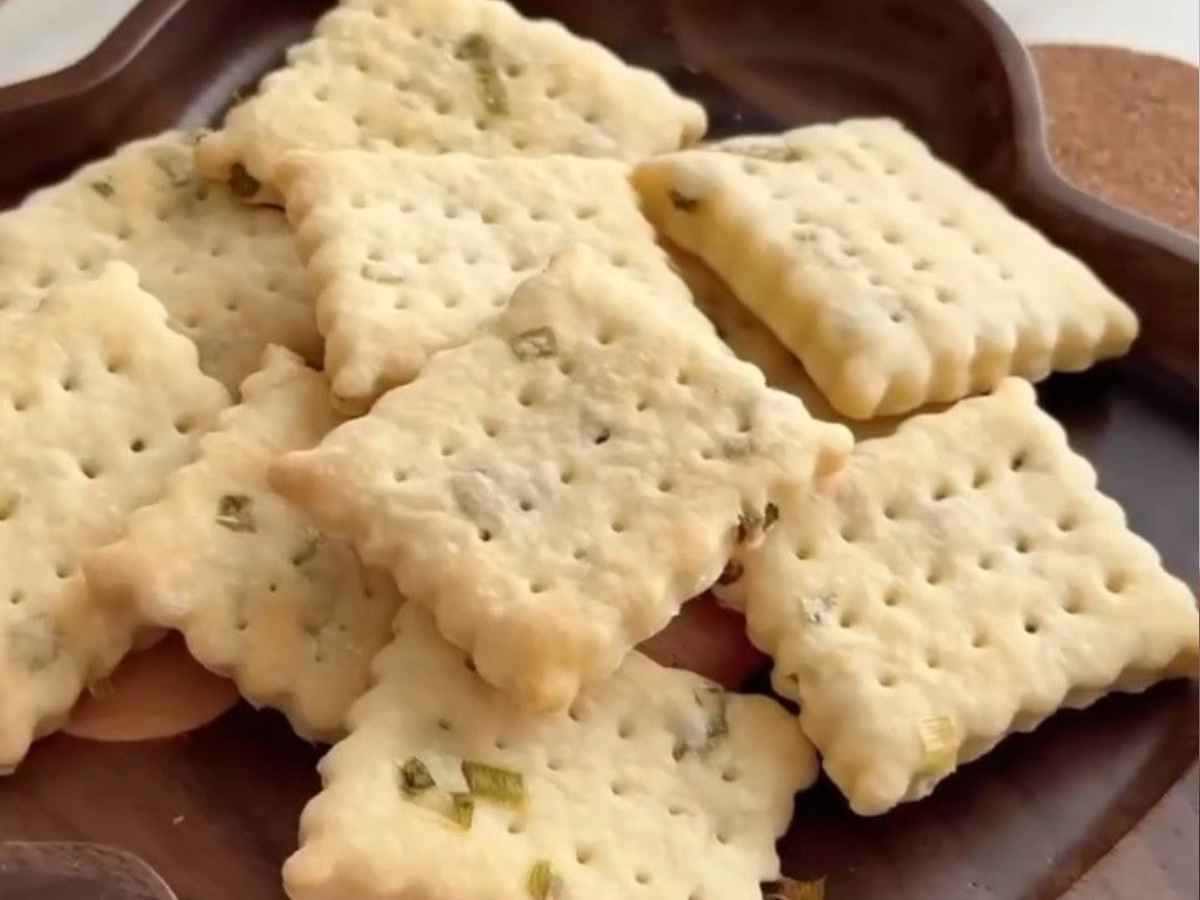 Crackers de Cebolinha Crocantes
