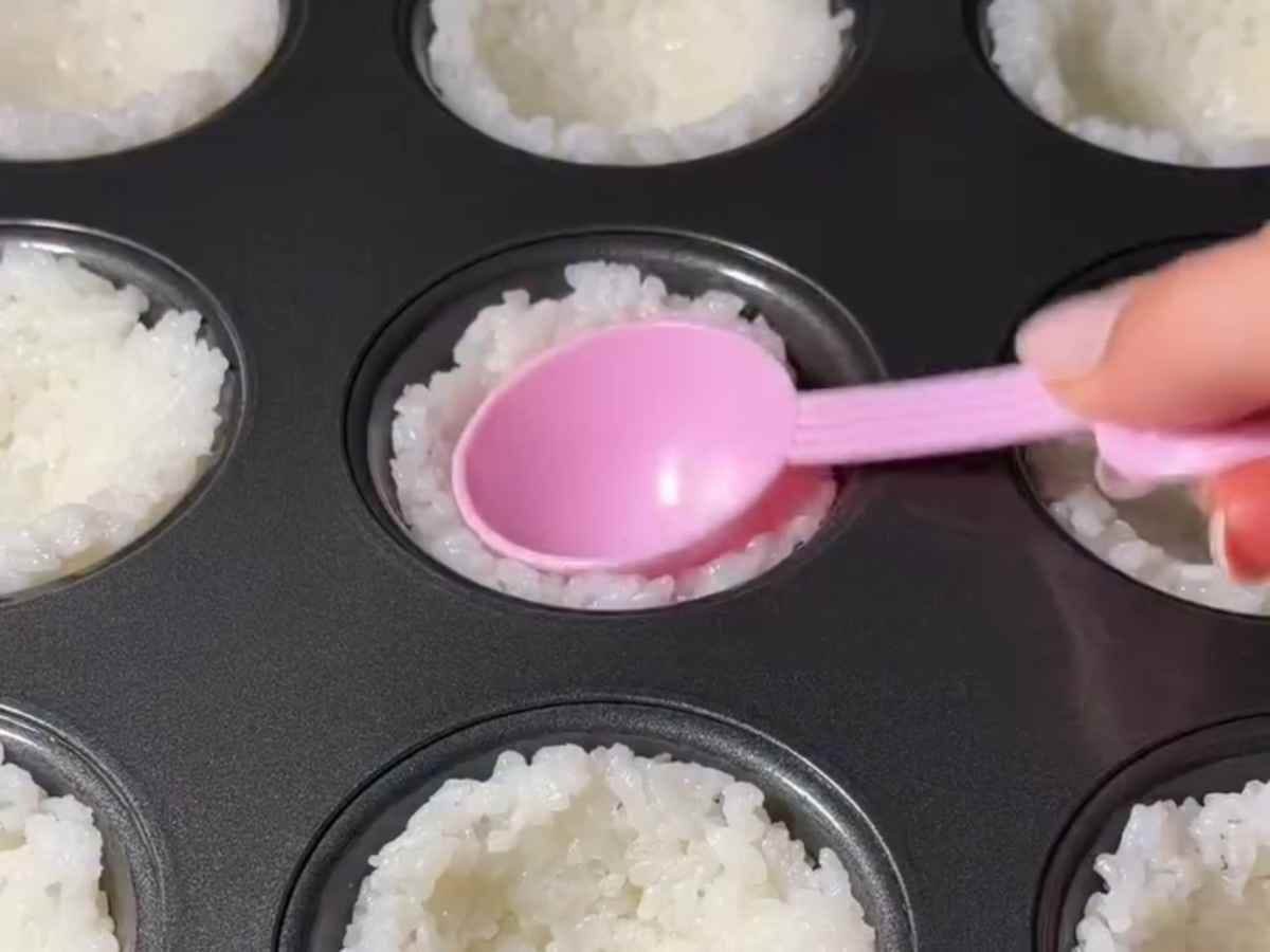 Cestinha de Arroz com Atum: o segredo para um petisco de elite usando apenas uma forma de cupcake Cestinha de Arroz com Atum Cremoso