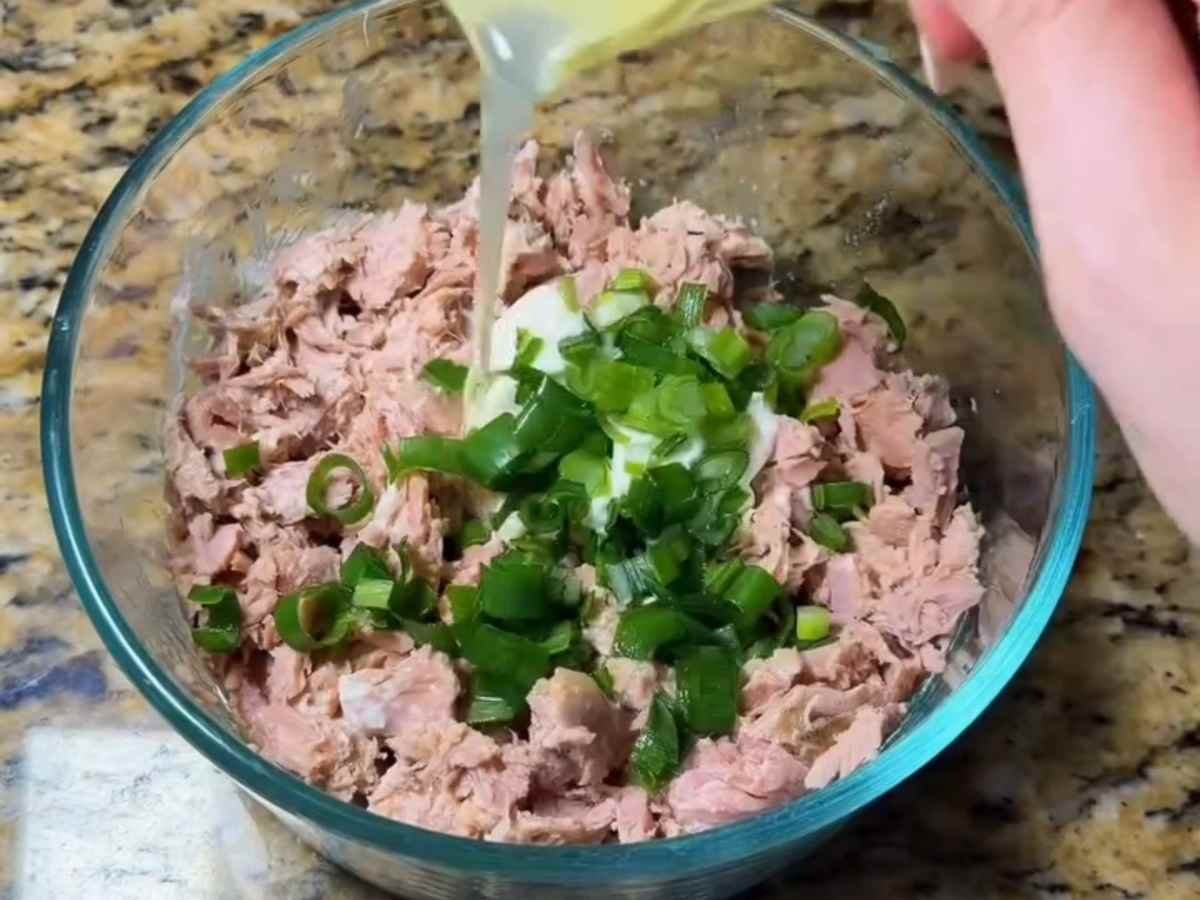 Cestinha de Arroz com Atum: o segredo para um petisco de elite usando apenas uma forma de cupcake Cestinha de Arroz com Atum Cremoso