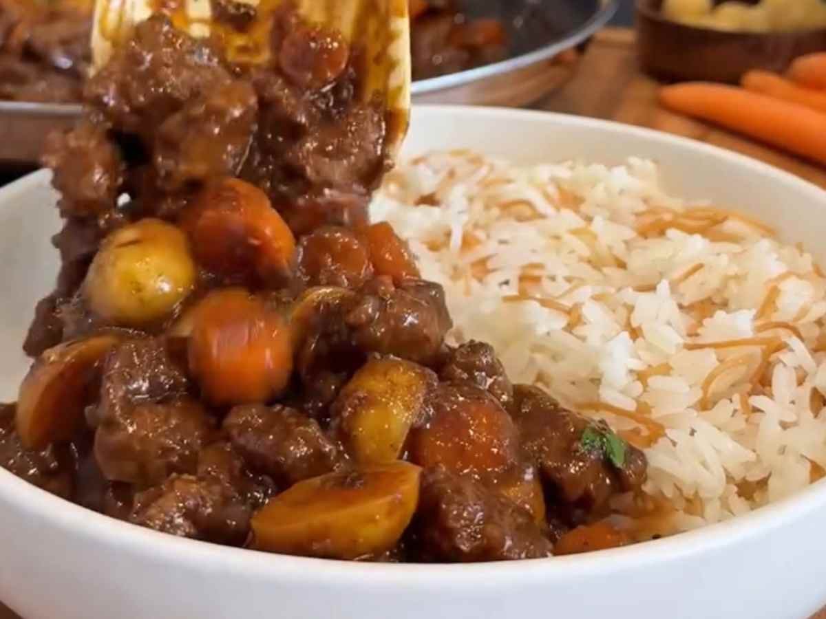 Carne com Molho Encorpado [Cheesecake de Iogurte: a sobremesa de 4 ingredientes que você faz no micro-ondas #106] 🛒 Quer uma panela de ferro que mantém o calor e o sabor? [clique aqui e confira!]