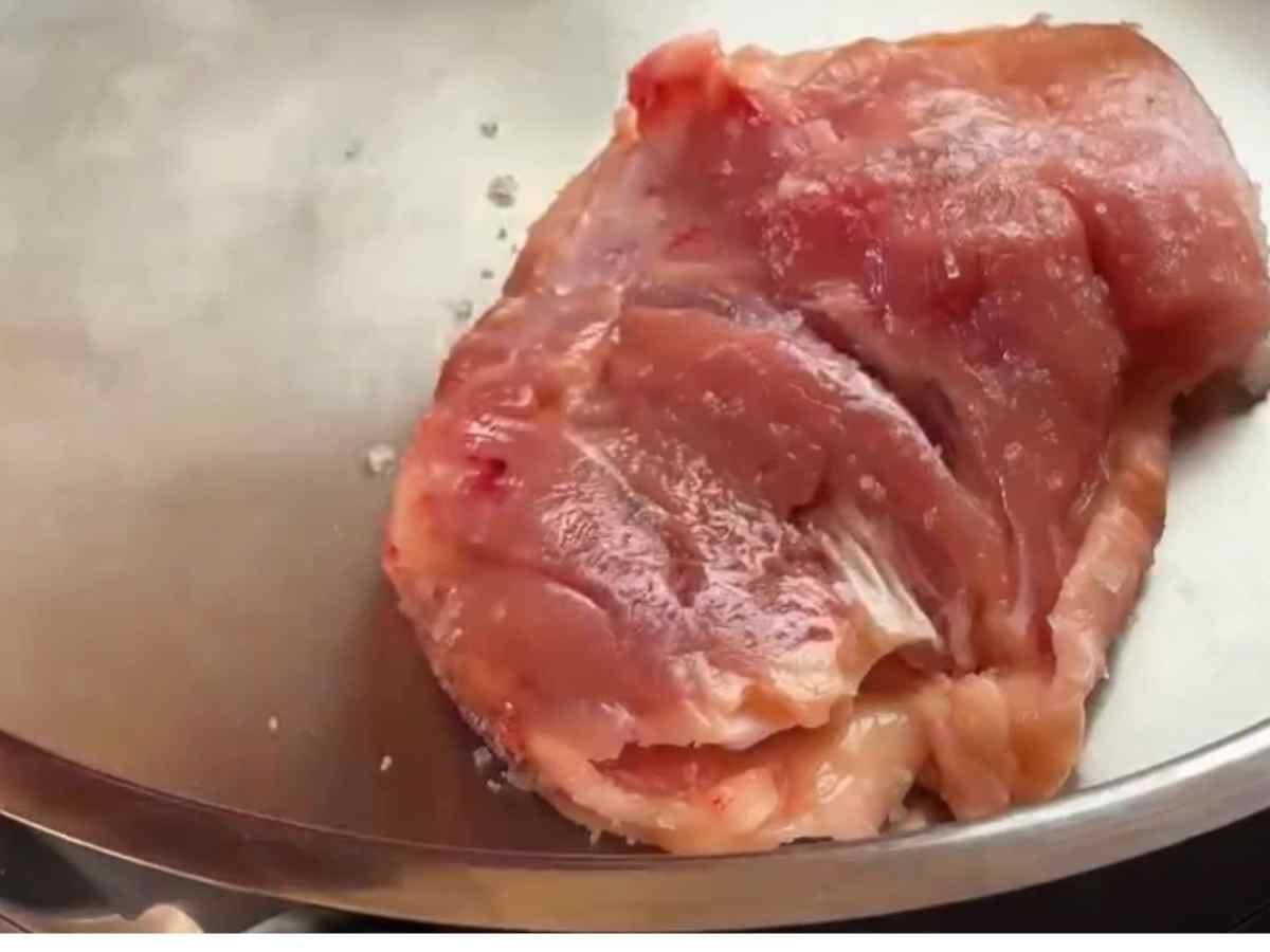 sobre-coxa de frango na frigideira