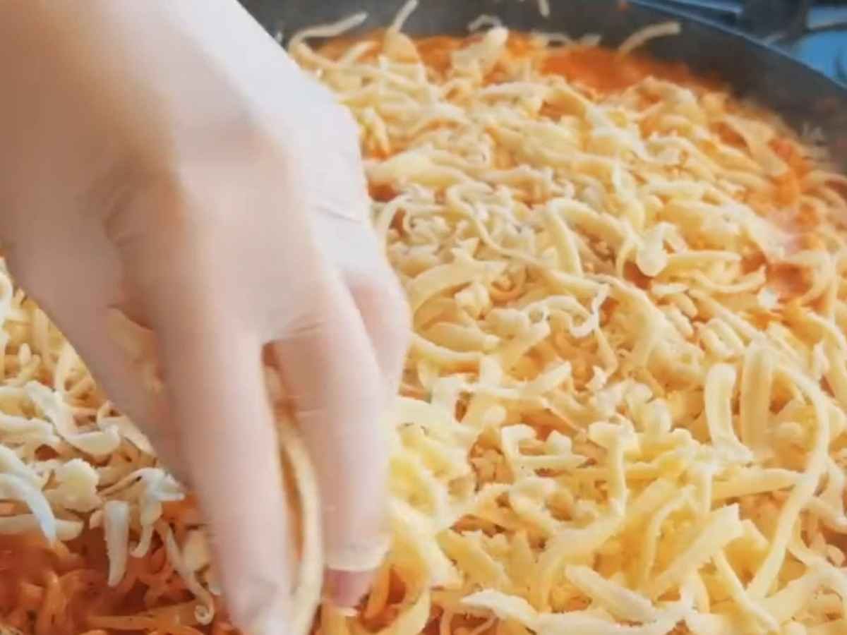 Esse macarrão de frigideira está viralizando na gringa e fechando as portas do iFood 2 da Receita de Massa Cremosa – Molho rosado borbulhando com creme de leite e queijo muçarela